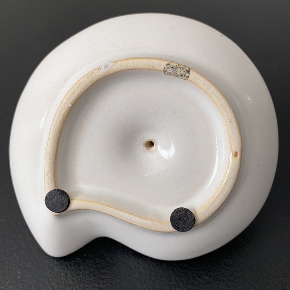 Ceramic Shell Ring Holder - Picture 3 of 3